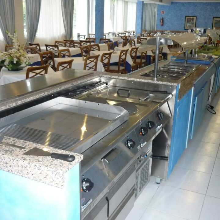 Cocina Industrial con Campana Extractora